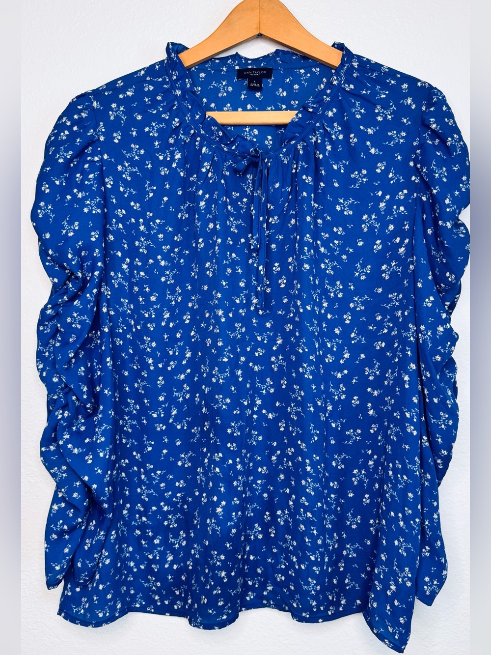 Ann Taylor Blue Calico Floral Long Ruched Puff Sleeve Top Blouse sz L